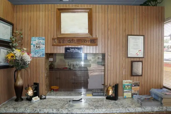 Lincoln Motel 6