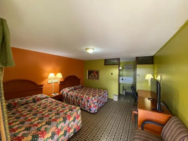Lincoln Motel 7