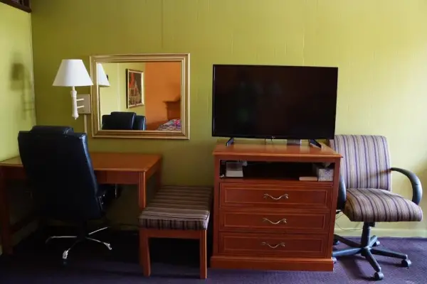 Lincoln Motel 8